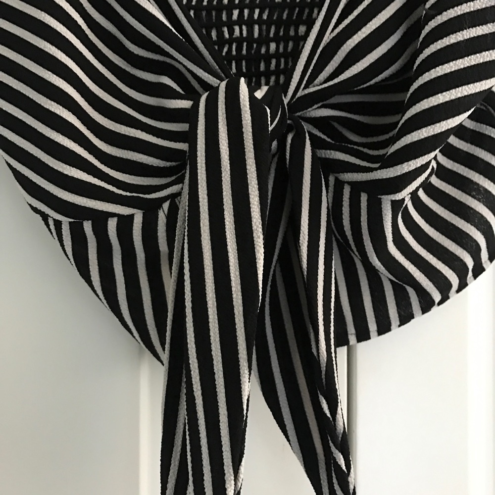 Striped Crop Top - Picture 3 of 4